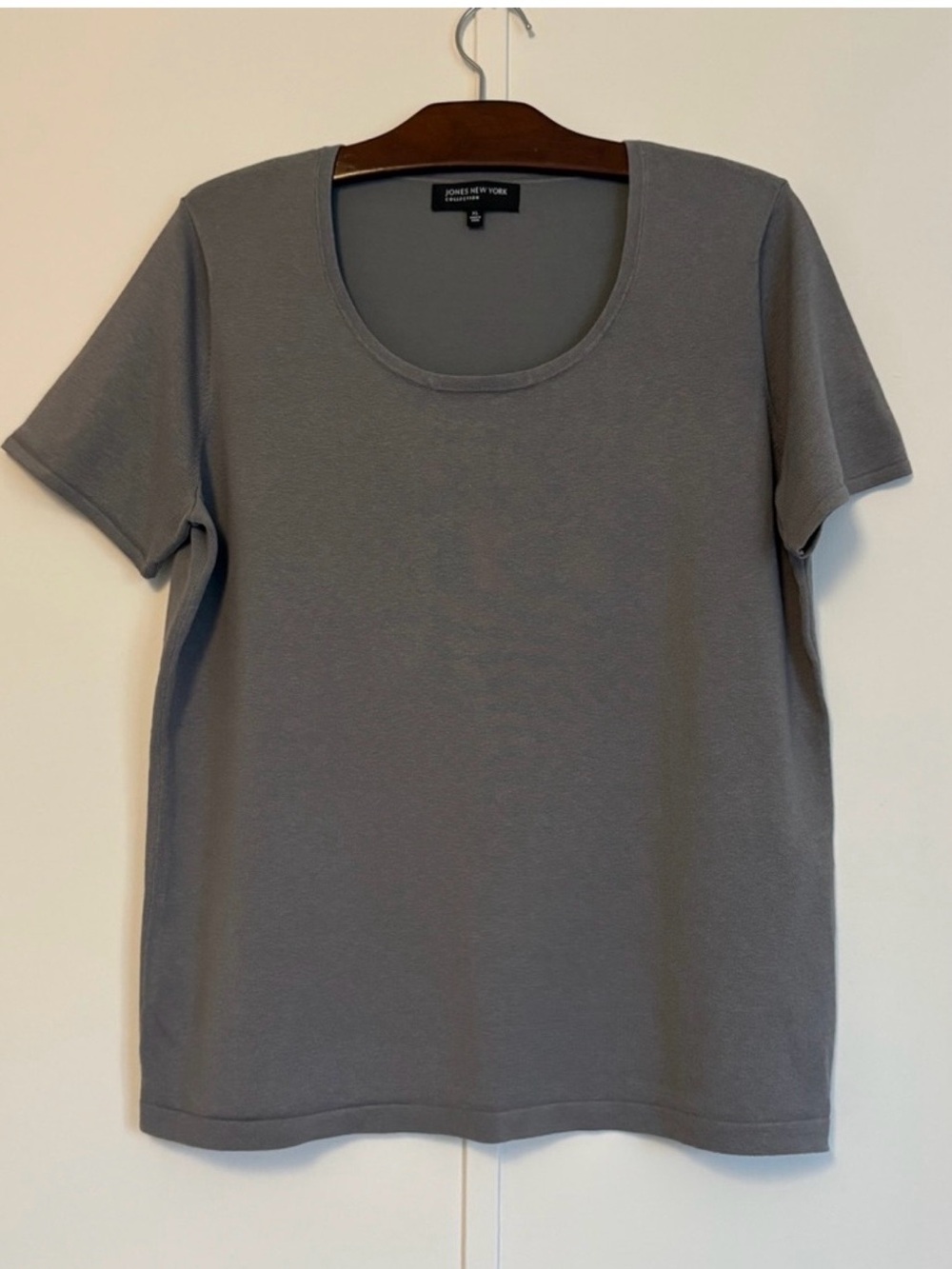 Jones New York Scoop Neck Short Sleeve Tee in Charcoal Taupe Gray